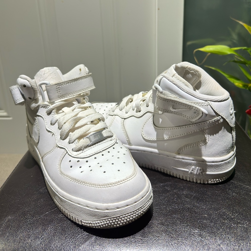 Nike Air Force 1 Mid (White)